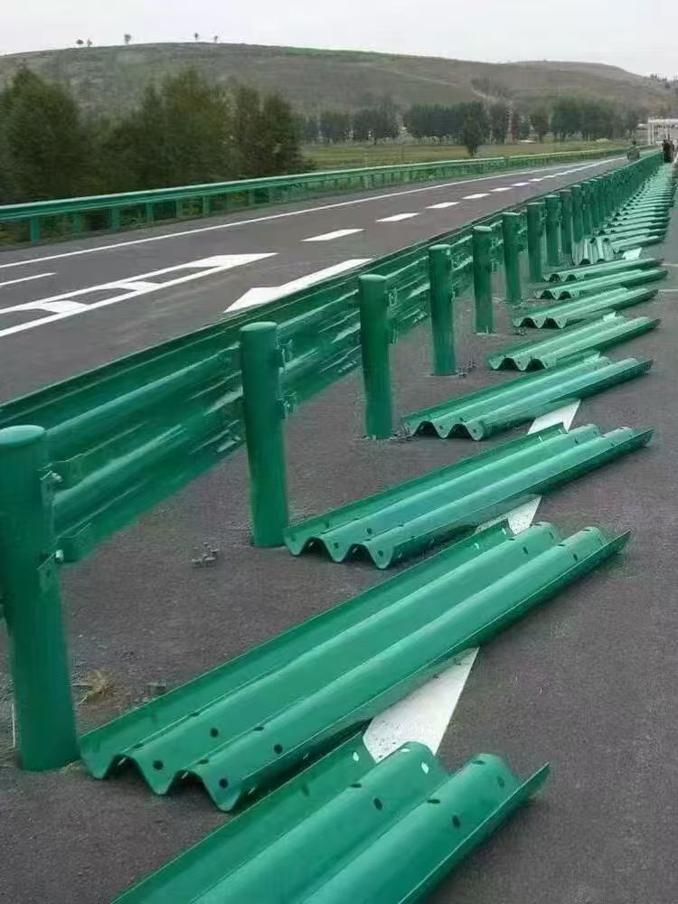 波形护栏